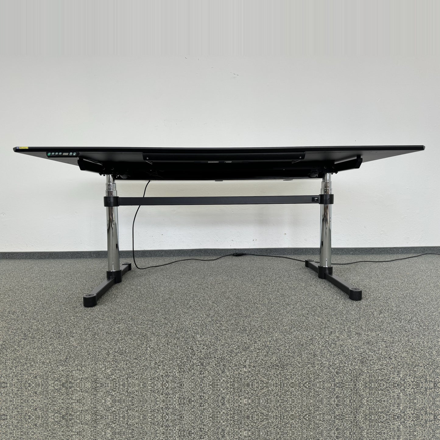 USM-Haller Kitos-E Sitz-Steh-Tisch von unten