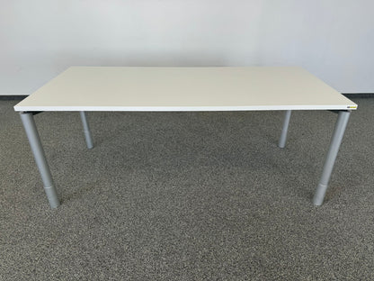 Steelcase Frame One Schreibtisch mit Tischplatte in Lichtgrau - 6037159
