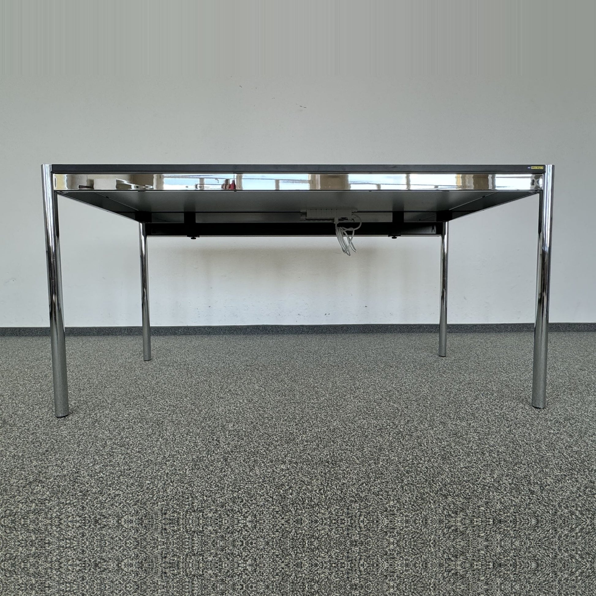 USM Haller Classic Schreibtisch Ansicht von unten
