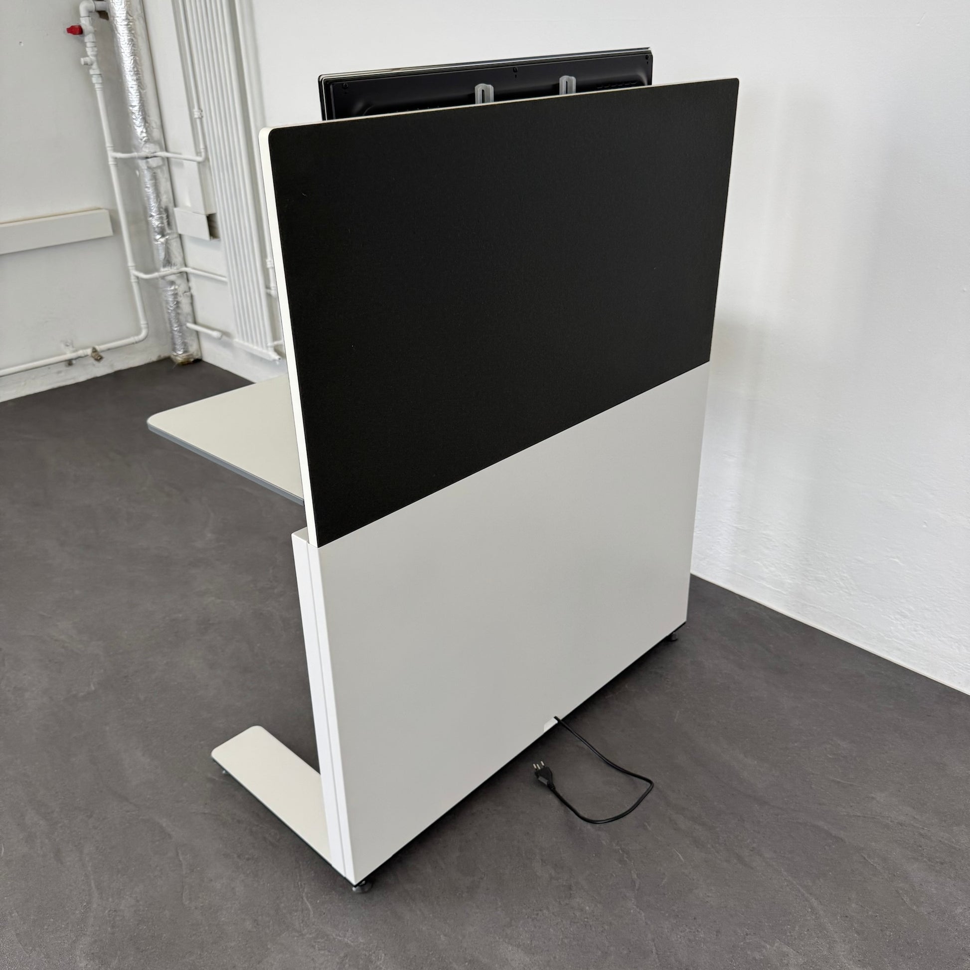 Lista Office Workstation Schreibtisch Ansicht von schräg hinten