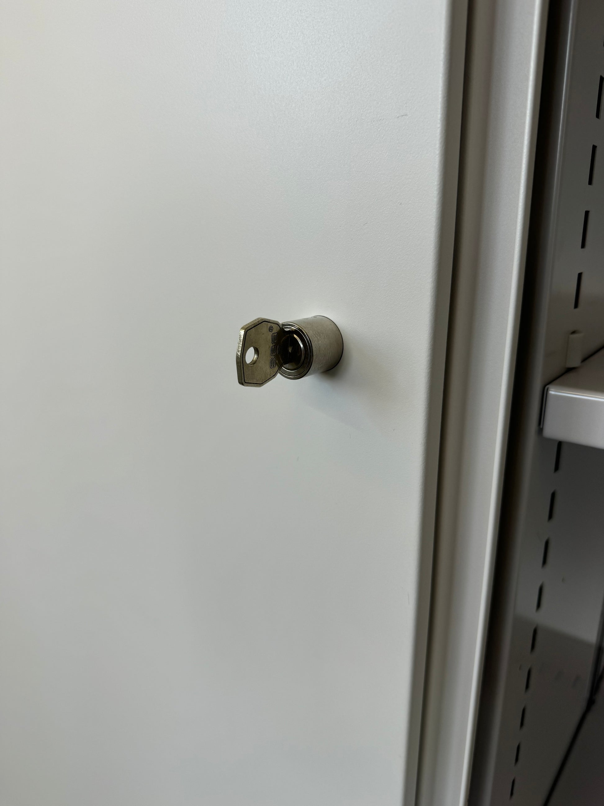 Lista Storage Schiebetür-Aktenschrank Detailfoto Schliessung