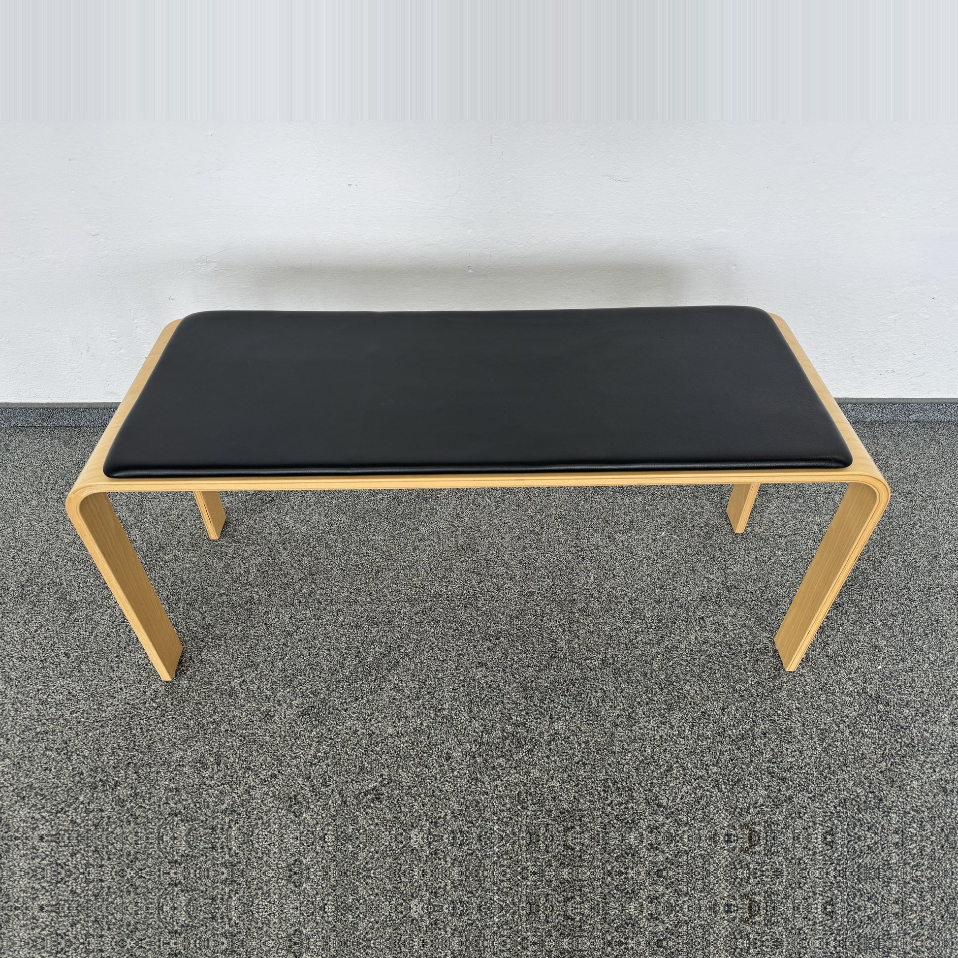 Swedese Classic Sitzbank mit Sitzfläche aus schwarzem Leder