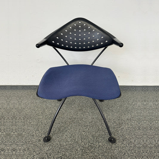 Sitag Vito Sitzungsstuhl Stoffbezug Blau gemustert