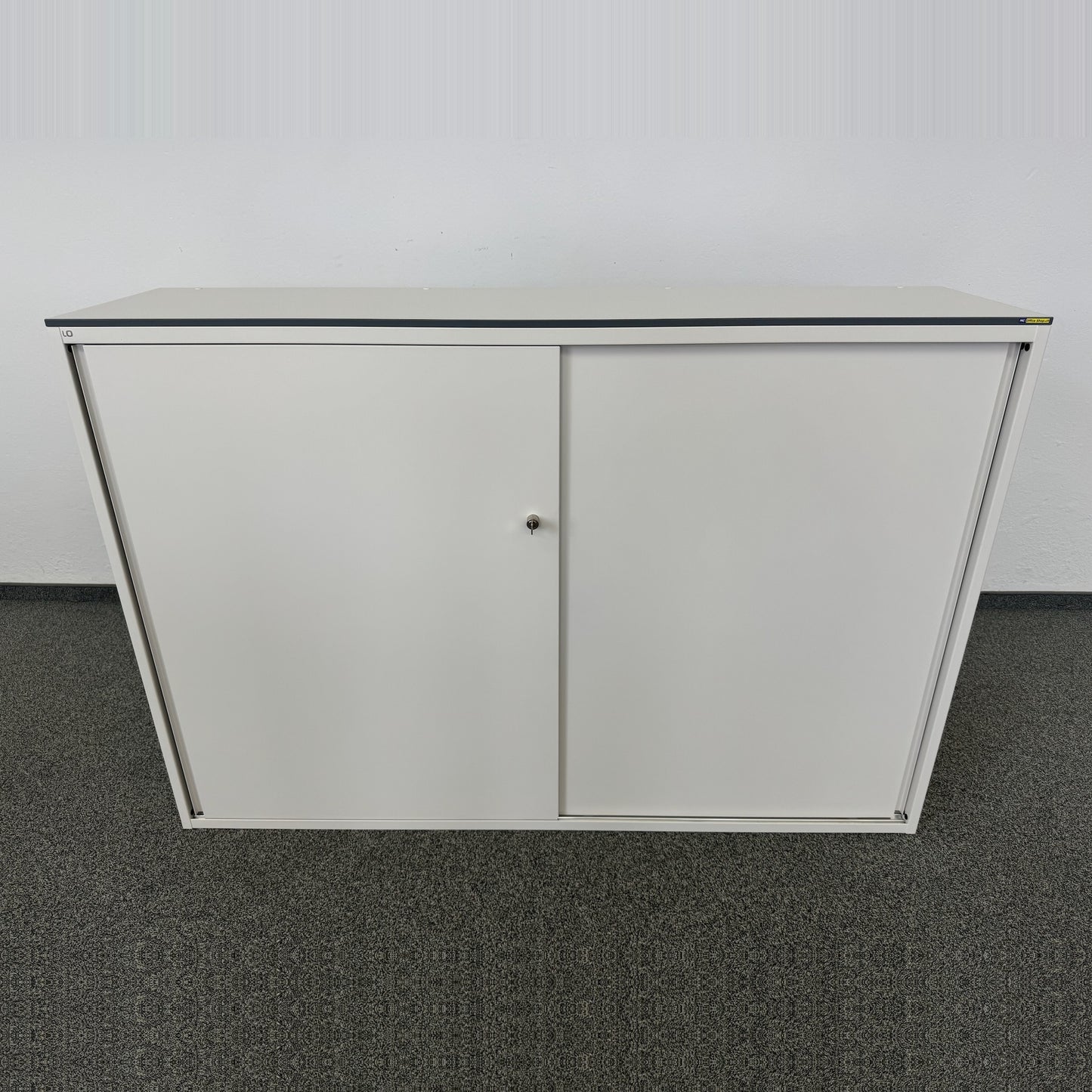 Lista Storage Schiebetür-Aktenschrank Metall Weiss mit Akustik-Rückwand