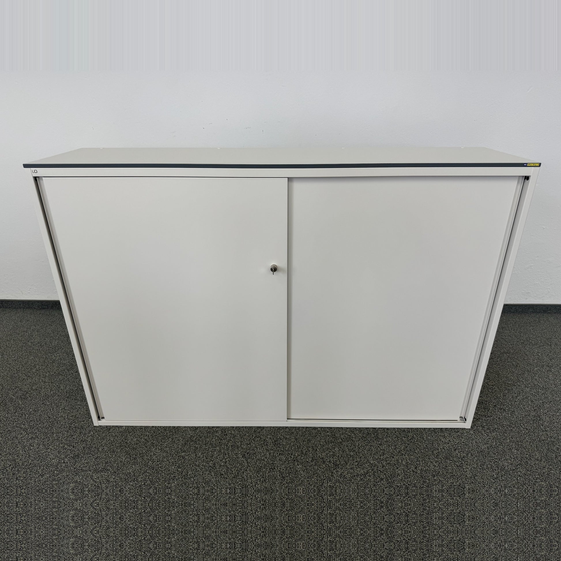 Lista Storage Schiebetür-Aktenschrank Metall Weiss mit Akustik-Rückwand