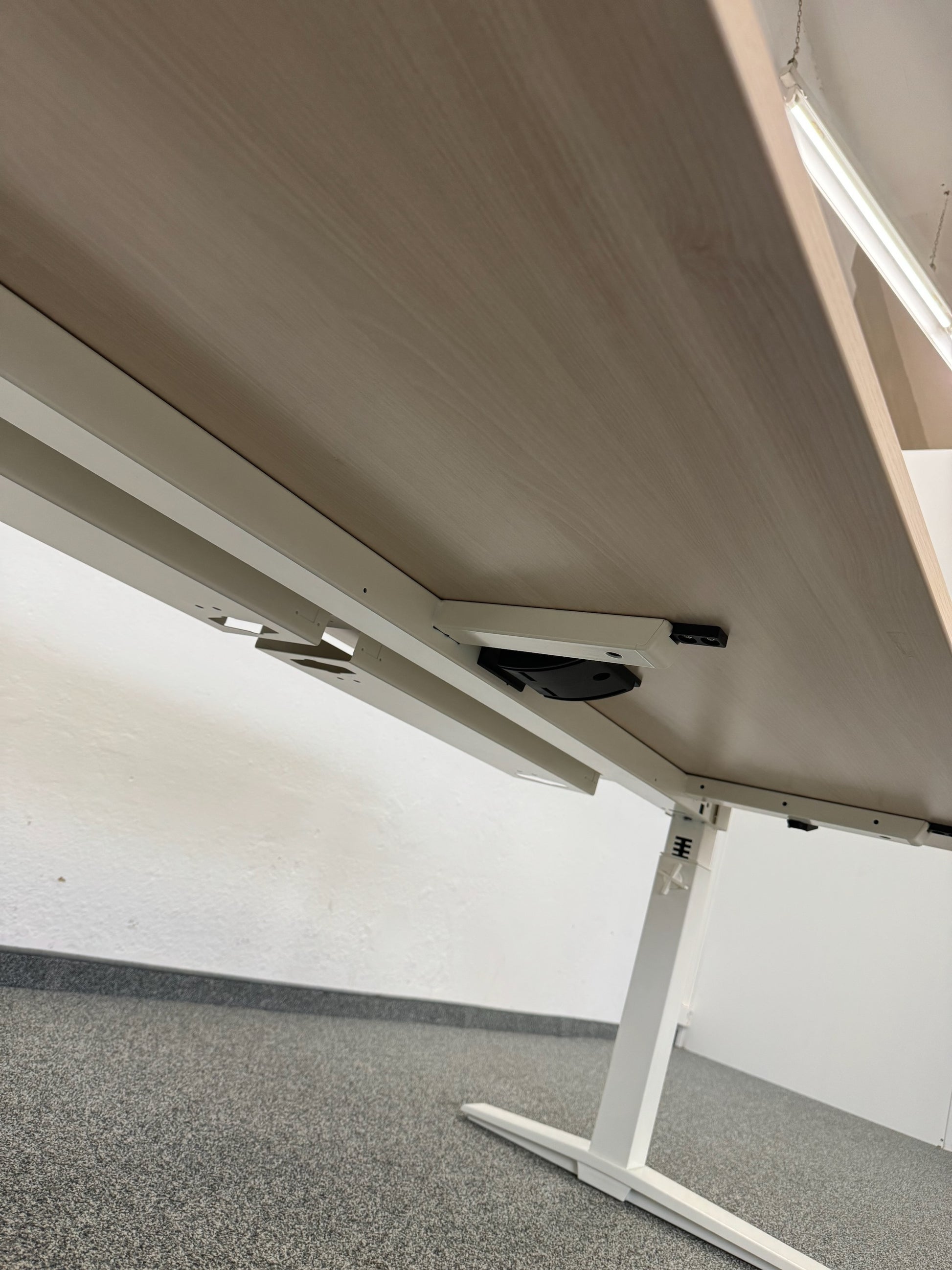 TALO.S Schreibtisch Detailfoto von unten