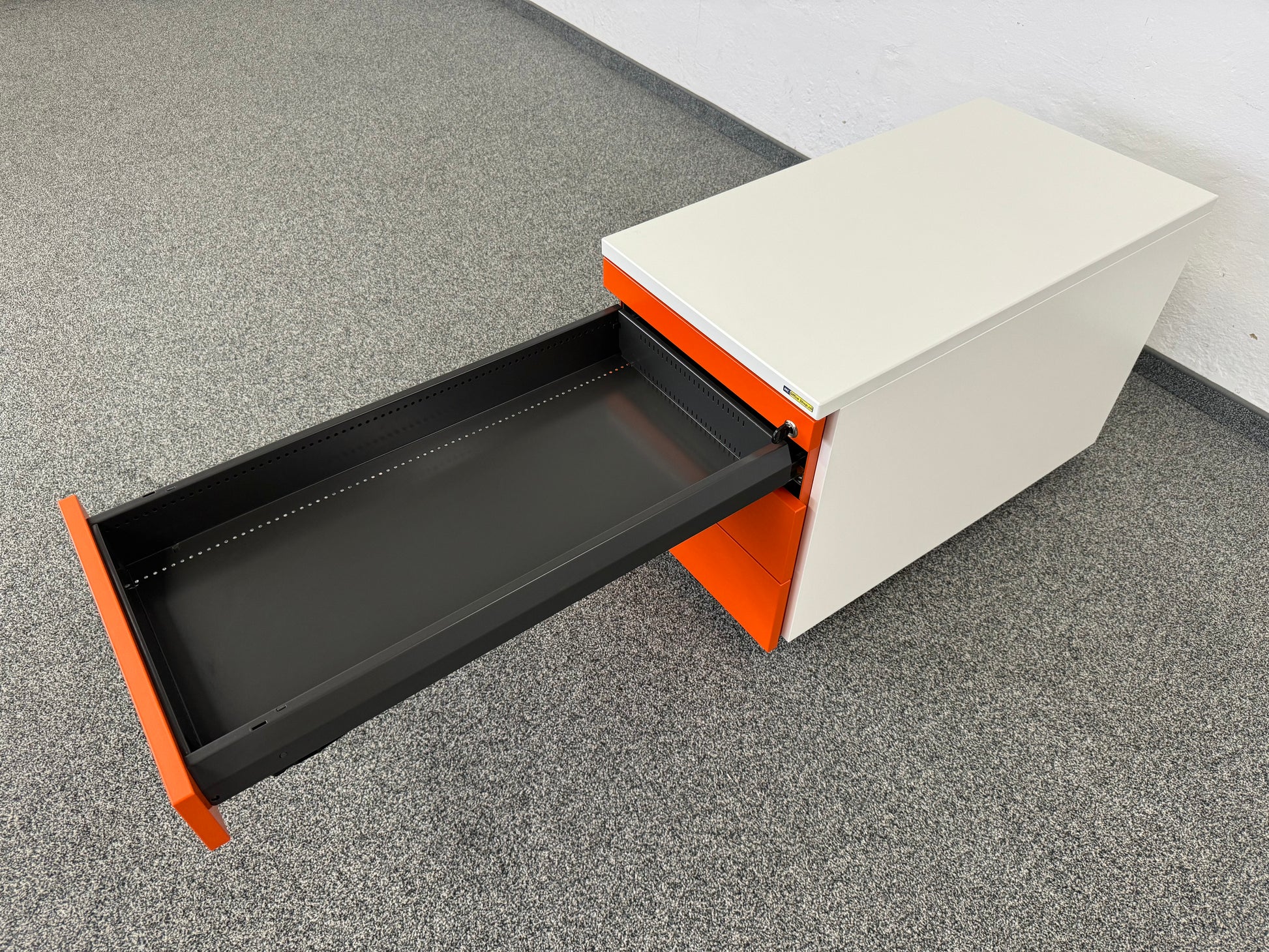 König + Neurath Container Roll-Korpus mit oberer Schublade A7 offen