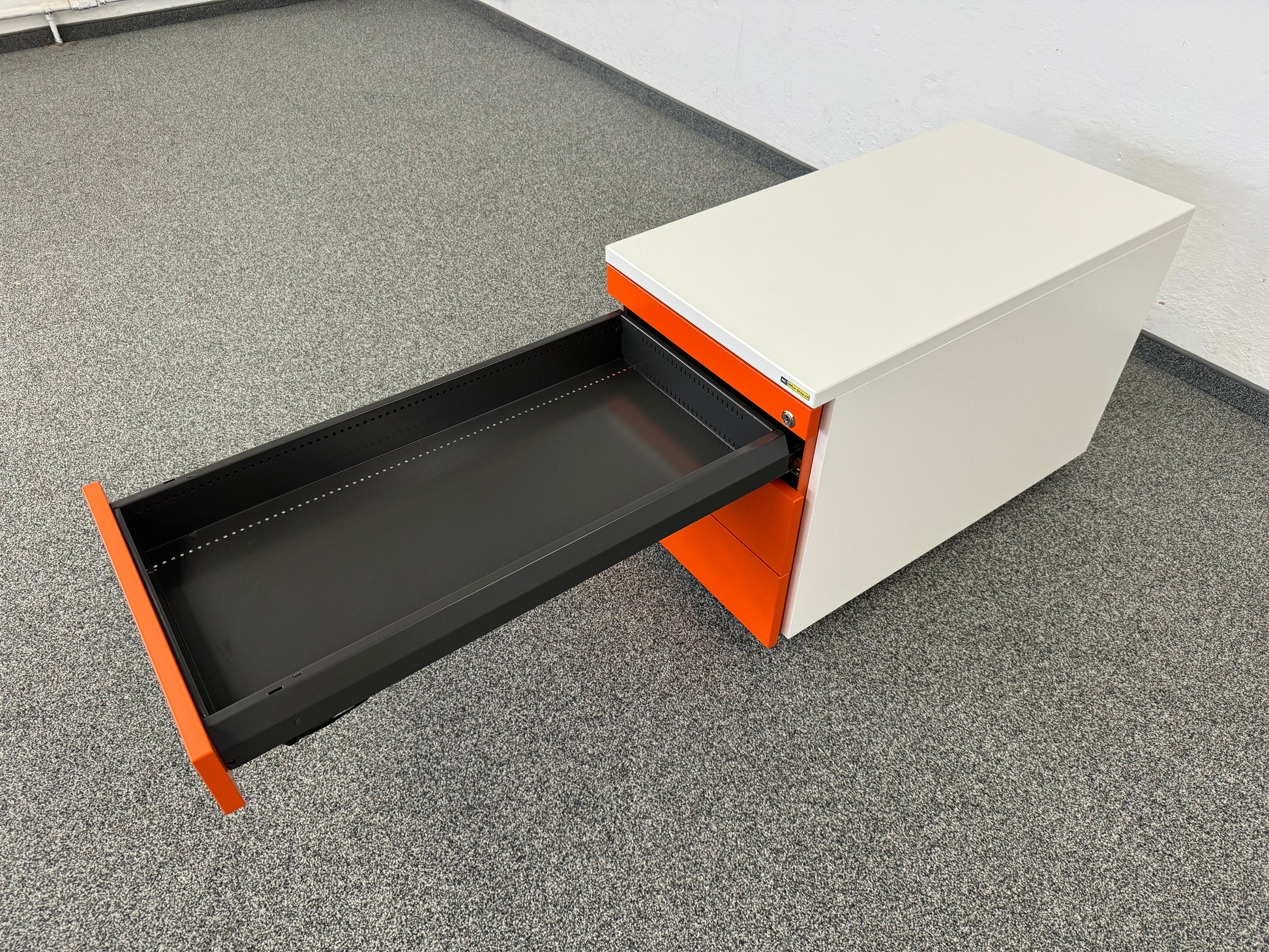 König + Neurath Container Roll-Korpus mit oberer Schublade A7 offen