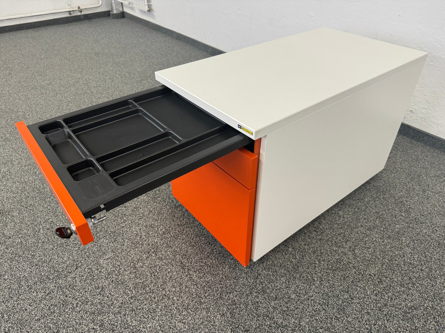 König + Neurath Container Roll-Korpus mit Materialschale offen