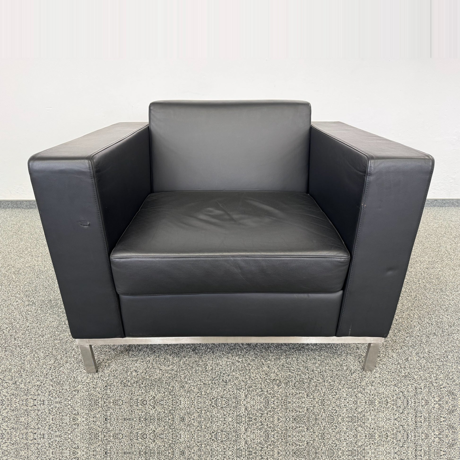 EleganteforOne Lounge-Sessel Ansicht von vorne