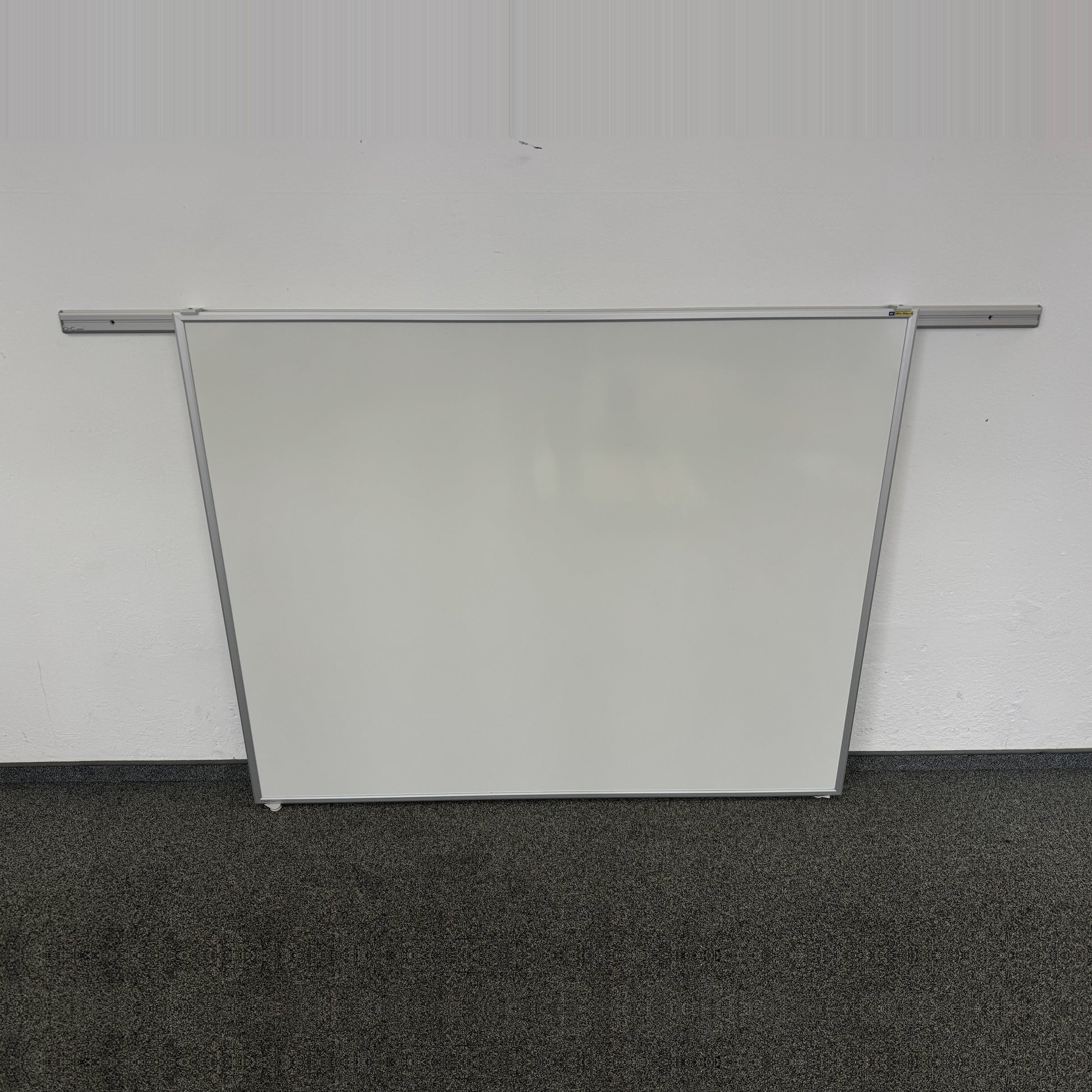 O + C Whiteboard mit Wandschiene Weiss