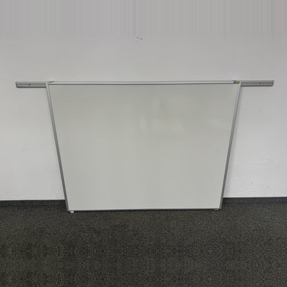 O + C Whiteboard mit Wandschiene Weiss
