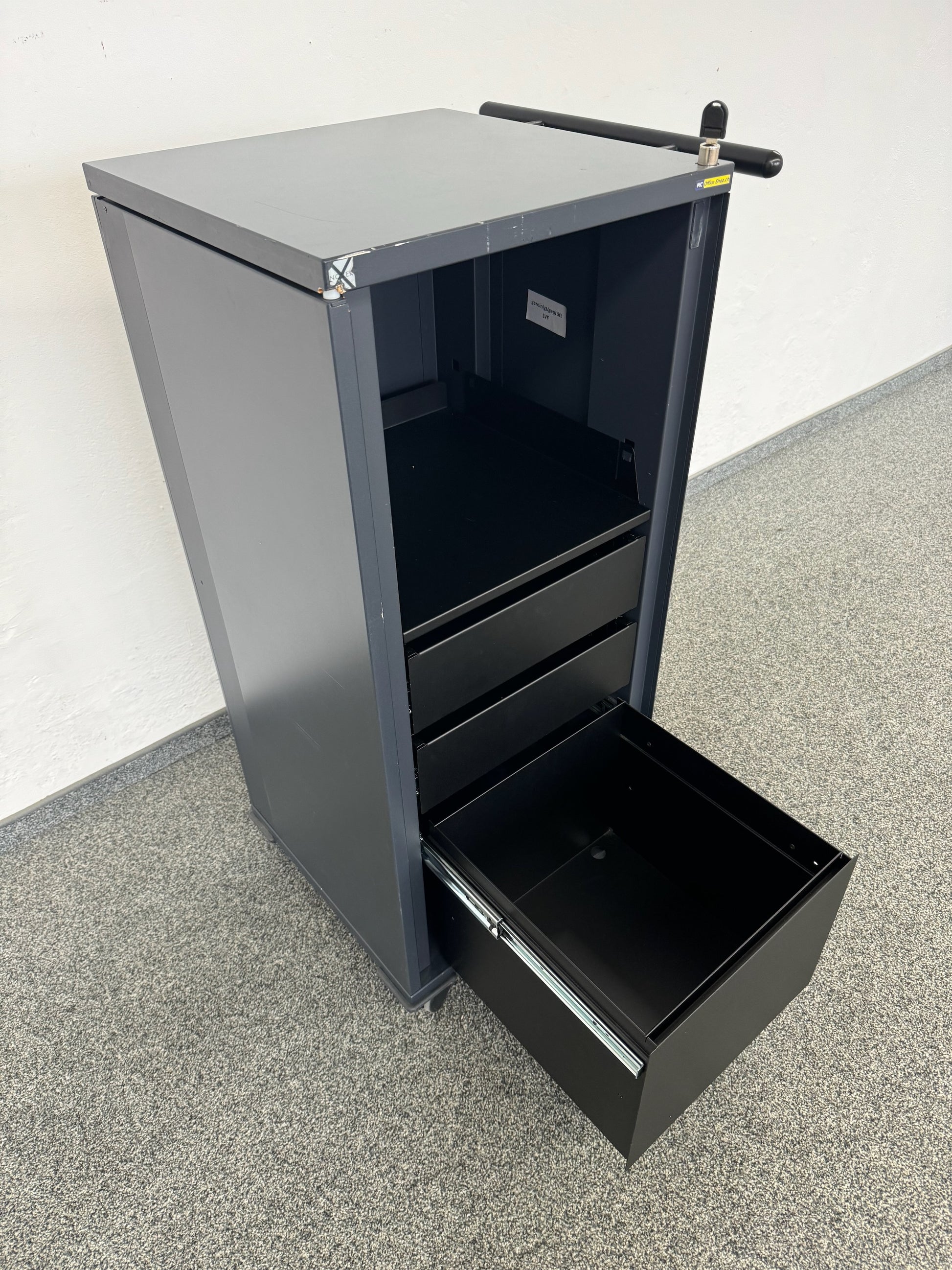 Novex LC2 Roll-Caddy HR-Auszug geöffnet