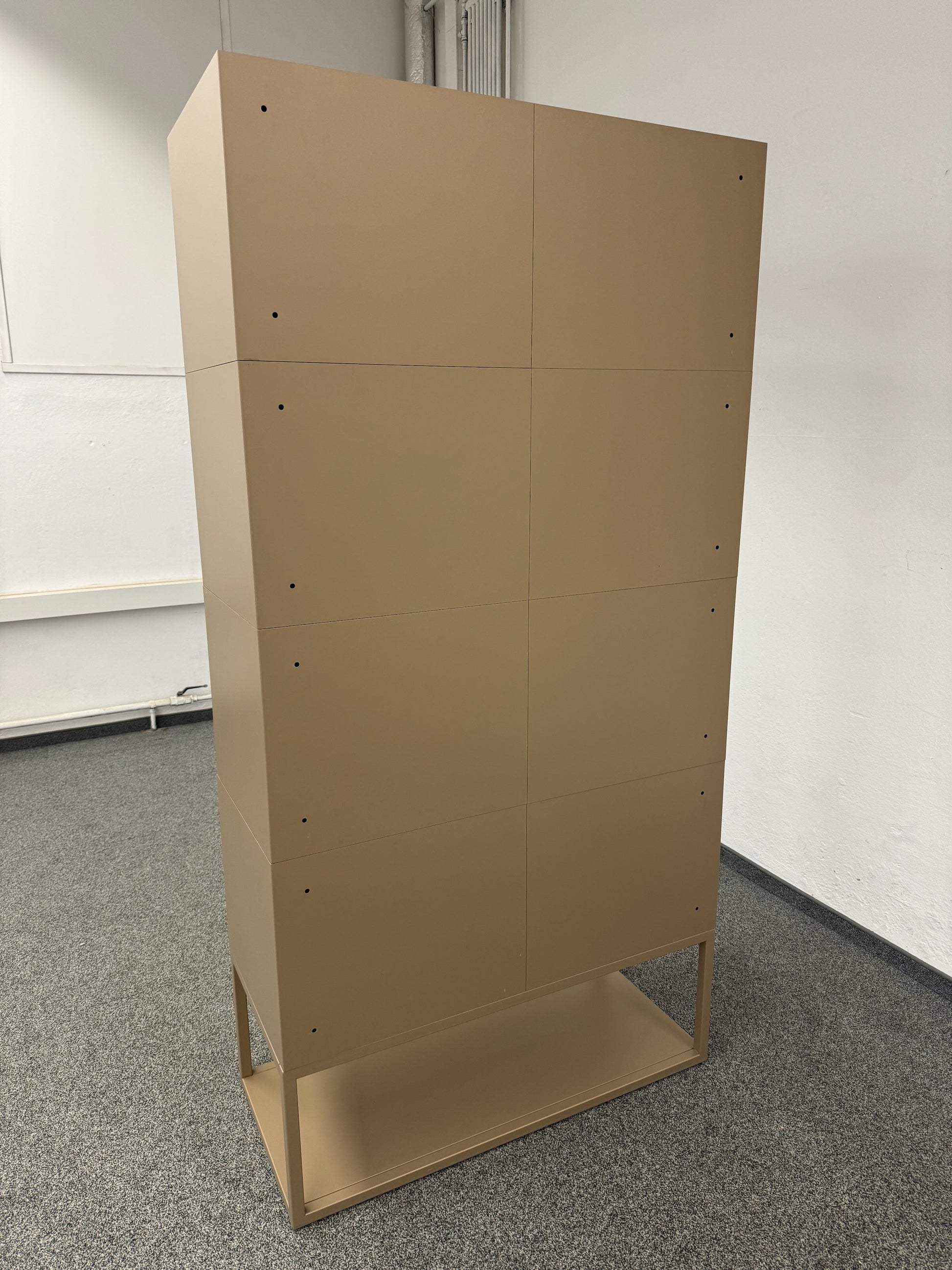 Lista Office LO Locker Ansicht von unten seitlich