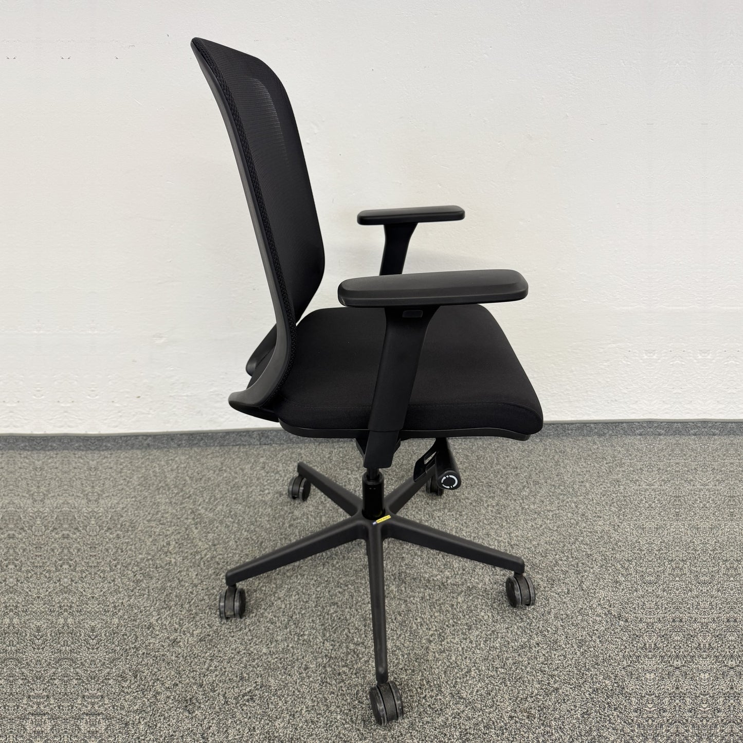 SEM Bali Bürodrehstuhl seitliche Ansicht