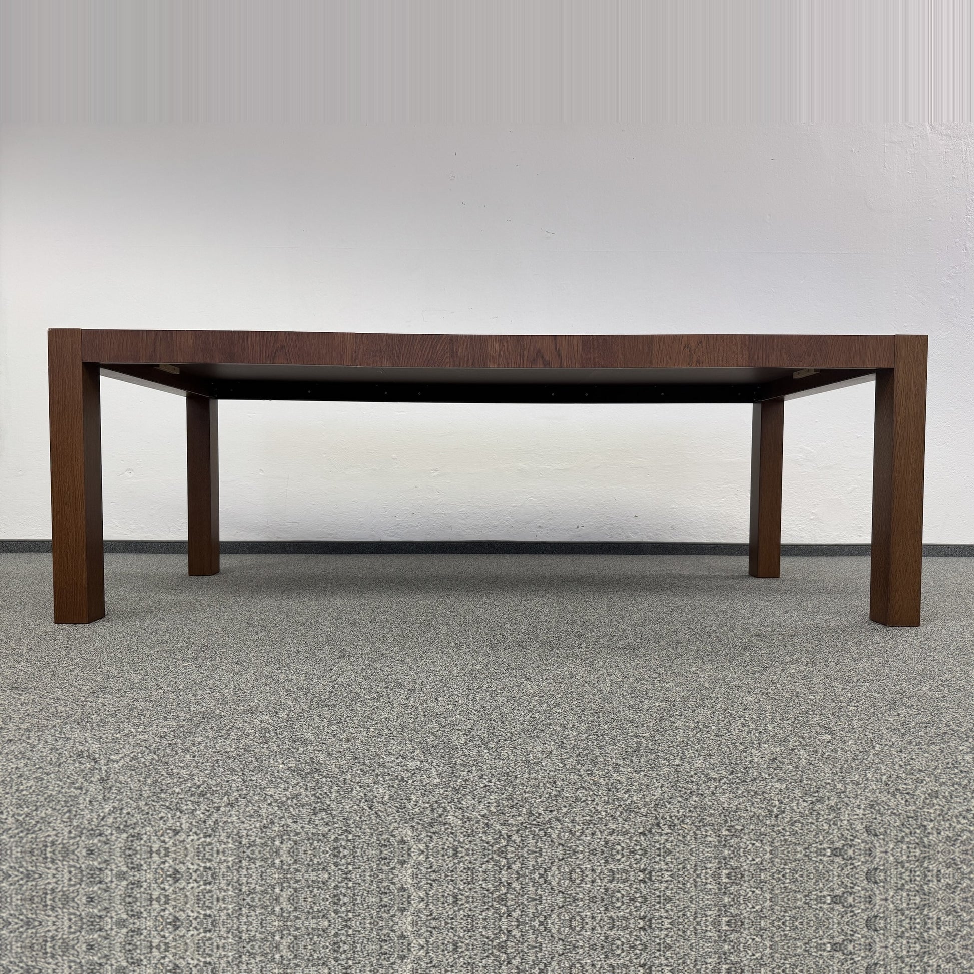 Top Design Wood Design Sitzungstisch von unten