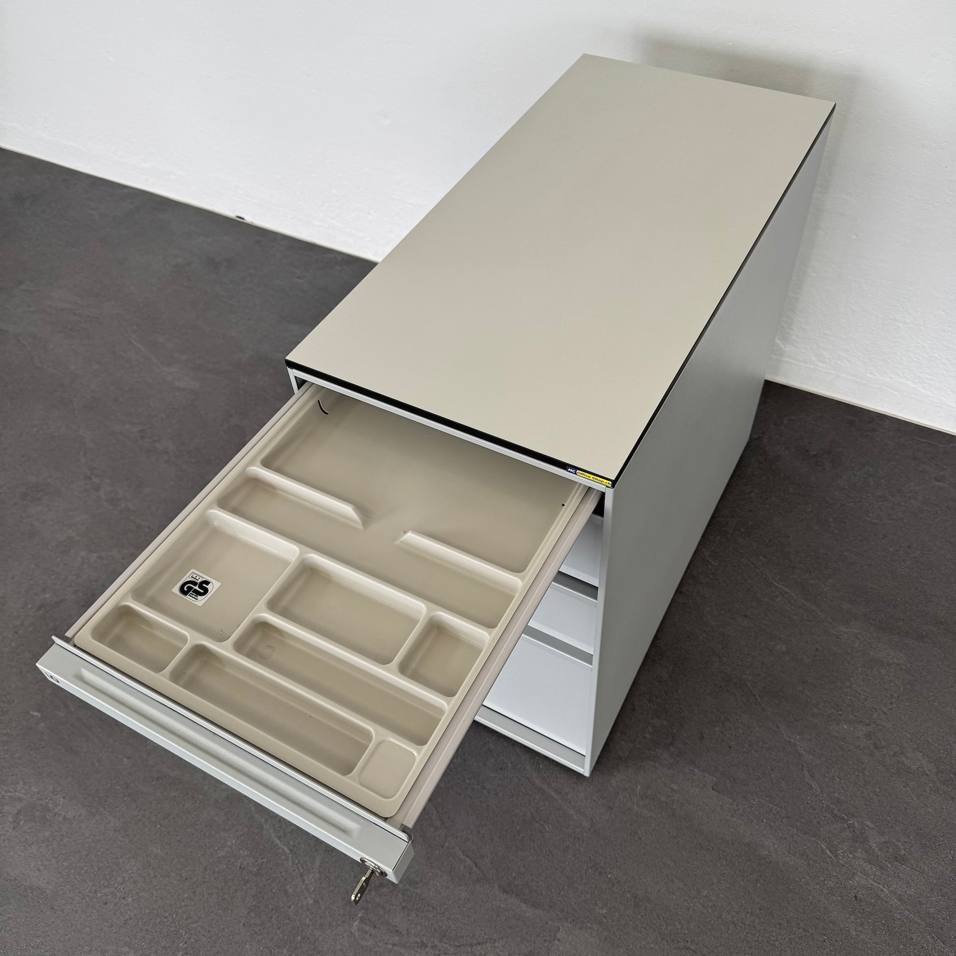 Lista Office Serie L Beistell-Korpus mit Materialschale offen
