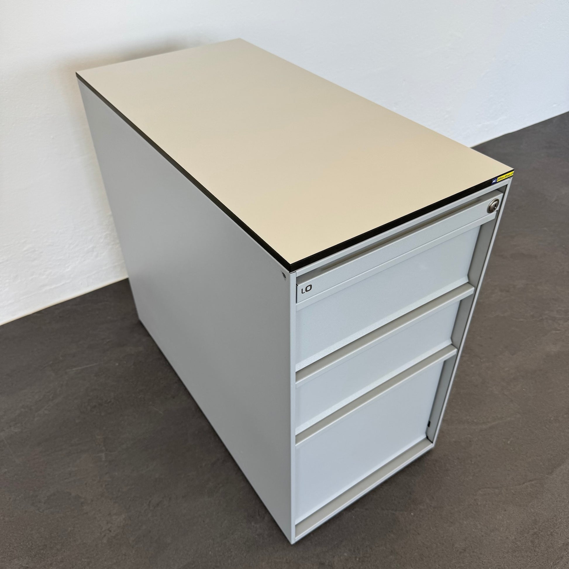 Lista Office Serie L Beistell-Korpus mit Vollkern Abdeckplatte