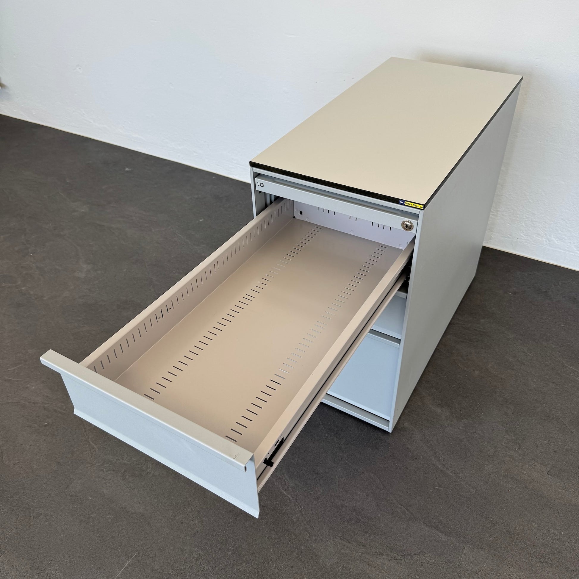 Lista Office Serie L Beistell-Korpus mit oberer Schublade offen