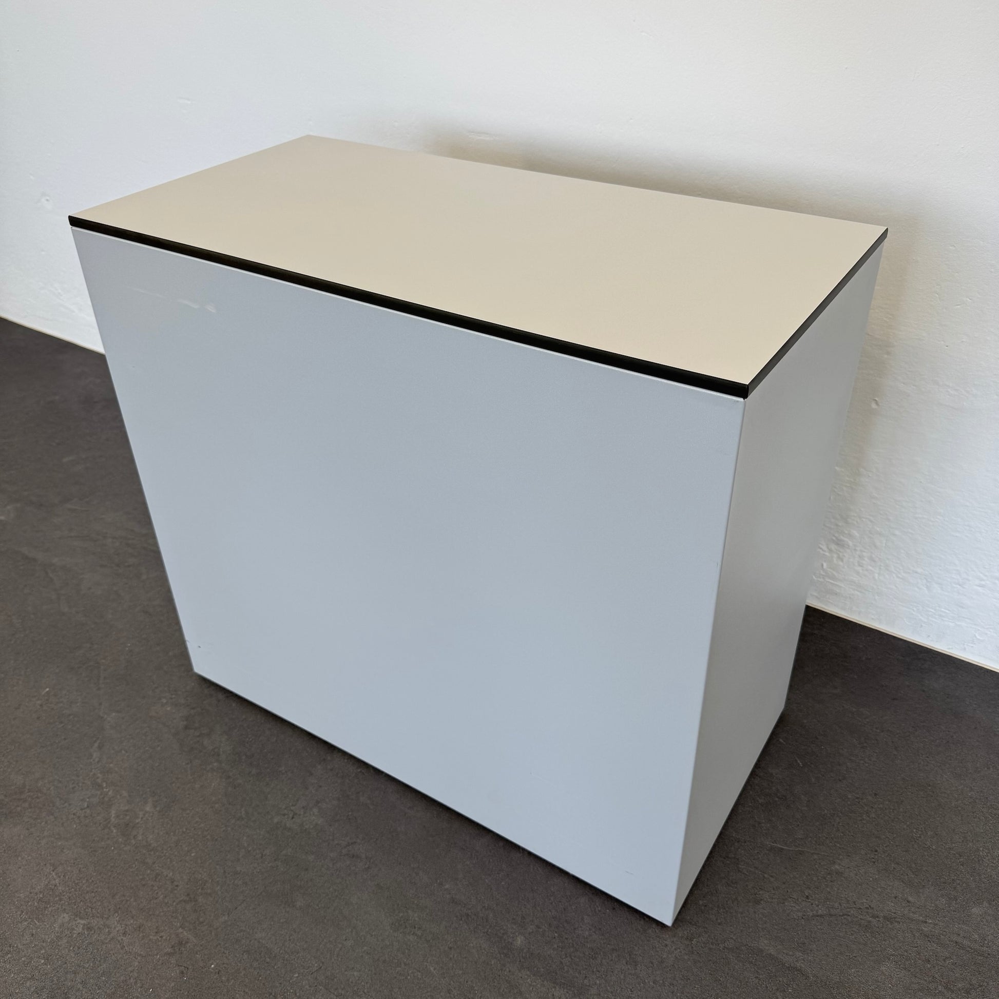 Lista Office Serie L Beistell-Korpus von der Seite