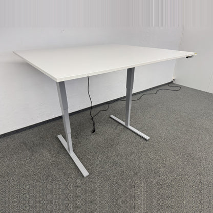 Interoffice Extend Sitz-Steh Sitzungstisch von der Seite