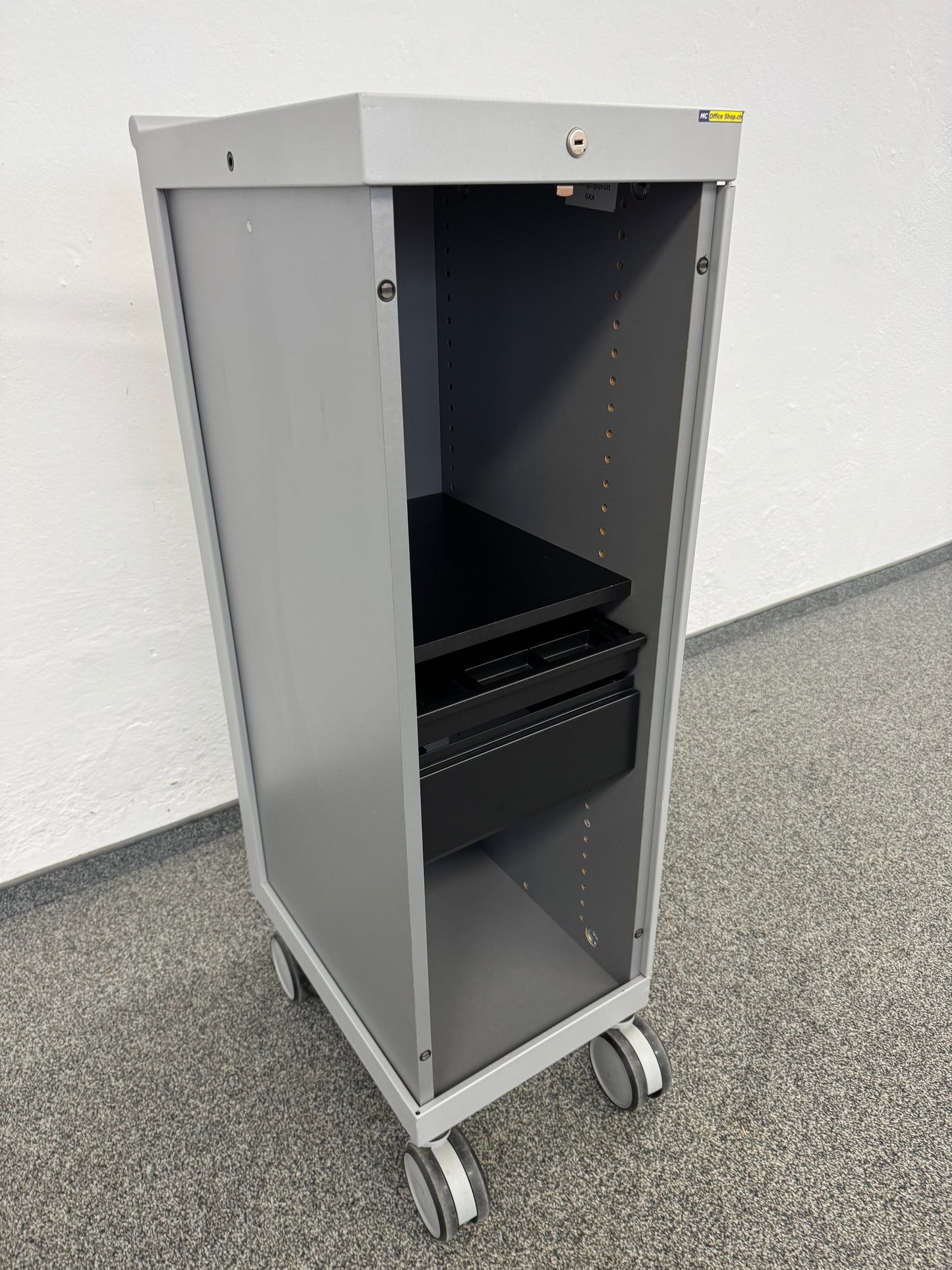 Denz D3 Roll-Caddy mit Flügeltüre offen