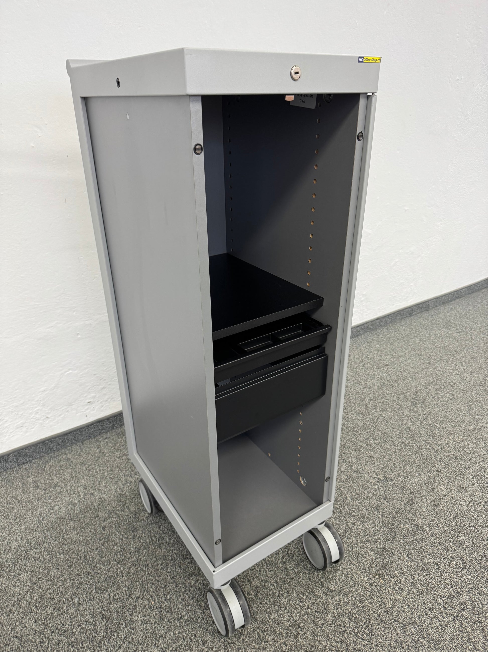 Denz D3 Roll-Caddy mit Flügeltüre offen