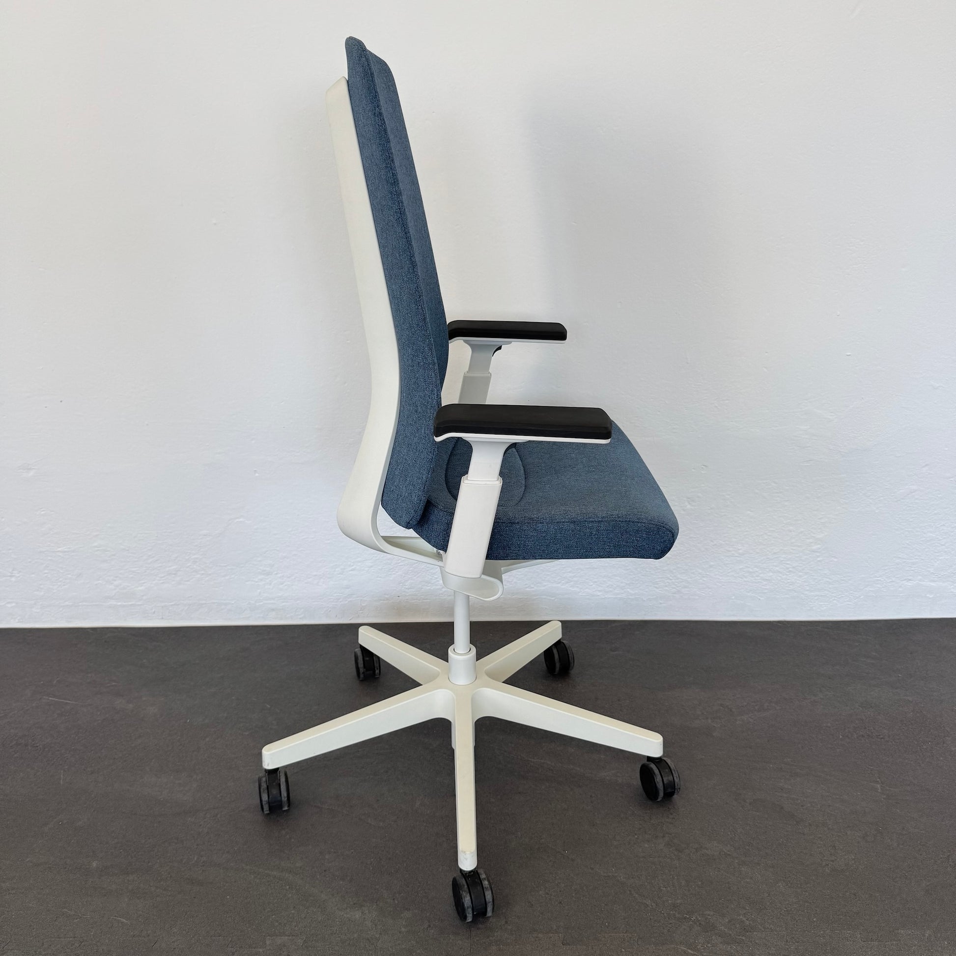Interstuhl PUREis3 PU113 Bürodrehstuhl Fuss Weiss