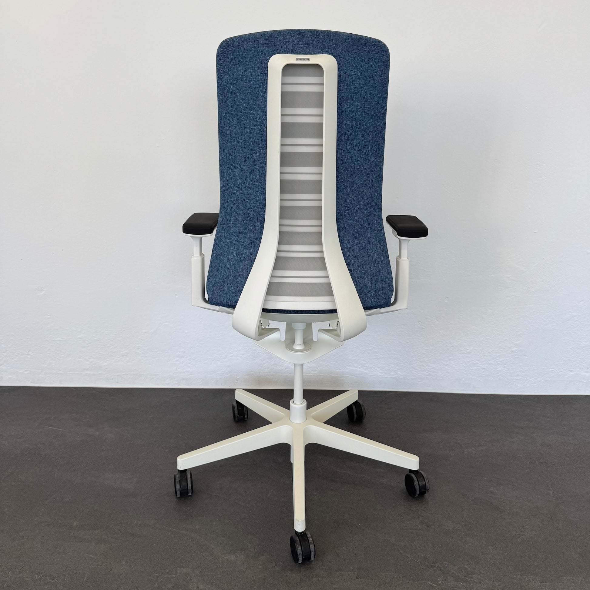 Interstuhl PUREis3 PU113 Bürodrehstuhl Ansicht von hinten