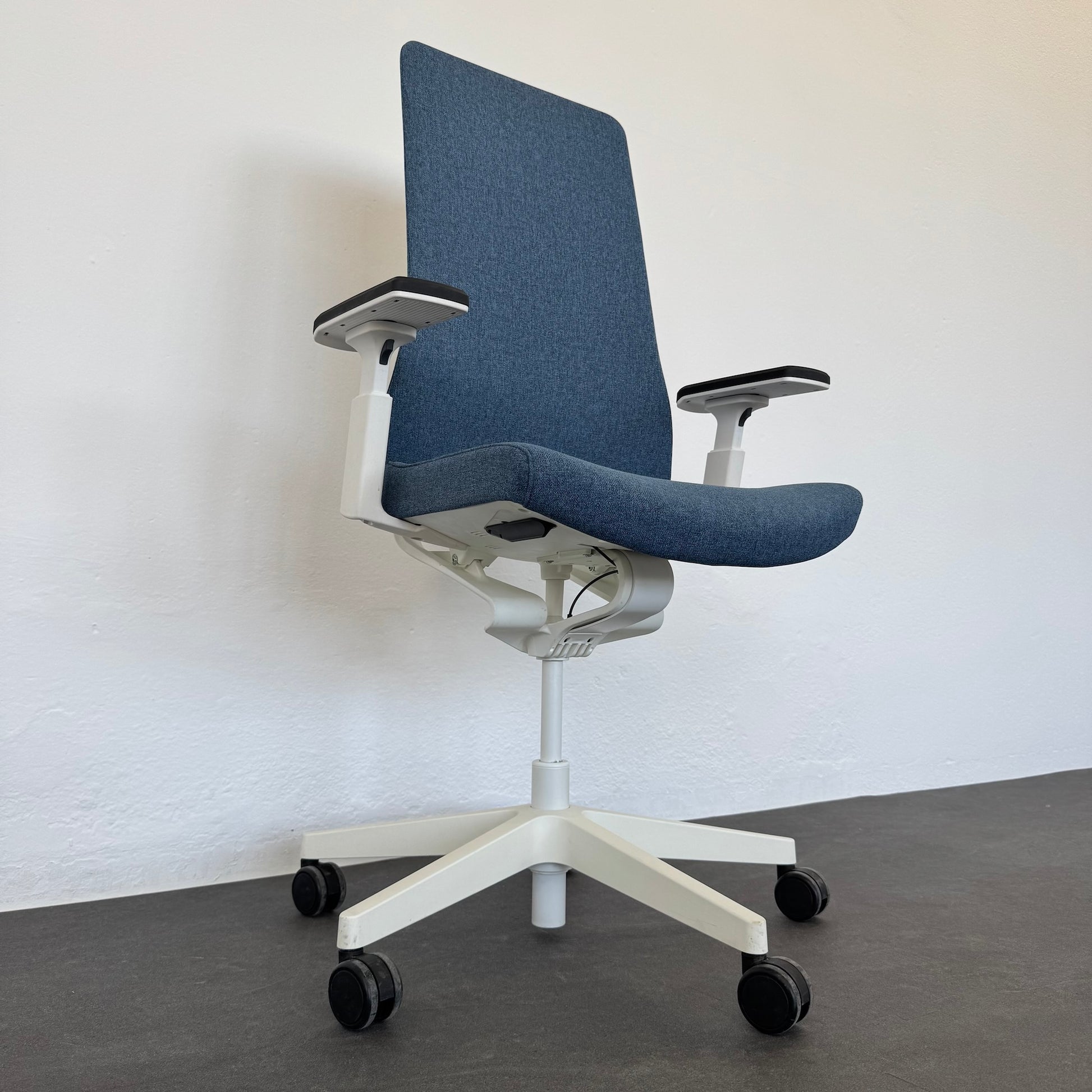 Interstuhl PUREis3 PU113 Bürodrehstuhl Detailfoto Fusskreuz
