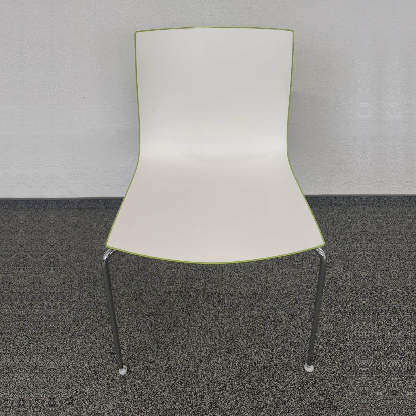 Arper Catifa 46 Bistrostuhl mit Sitzschale aus Kunstoff Weiss und Grün