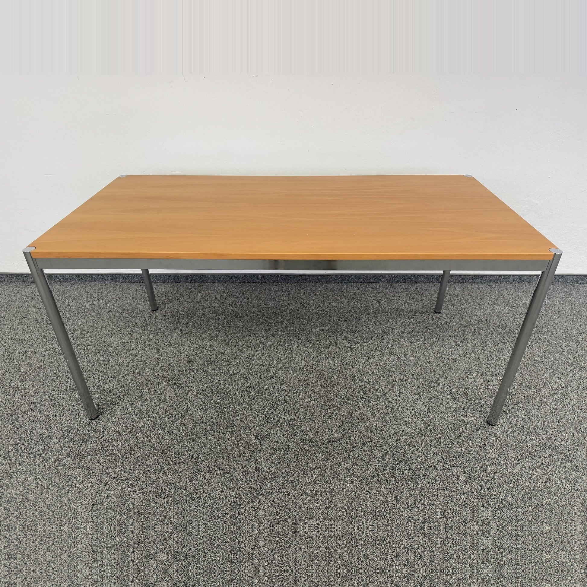 Ergodata Multi Desk Rondo Sitzungstisch MDF Birnbaumfurnier