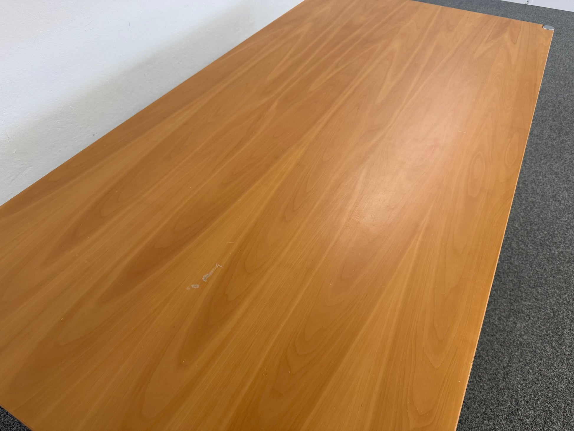 Ergodata Multi Desk Rondo Sitzungstisch Detailfoto Tischplatte