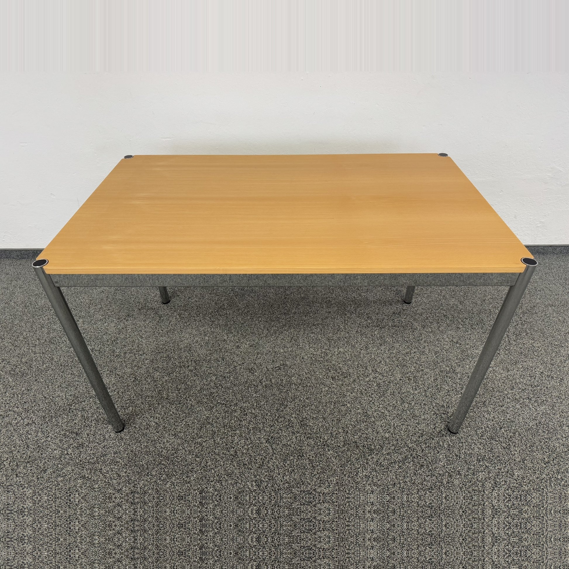 USM Haller Classic Schreibtisch 1250 x 750 mm