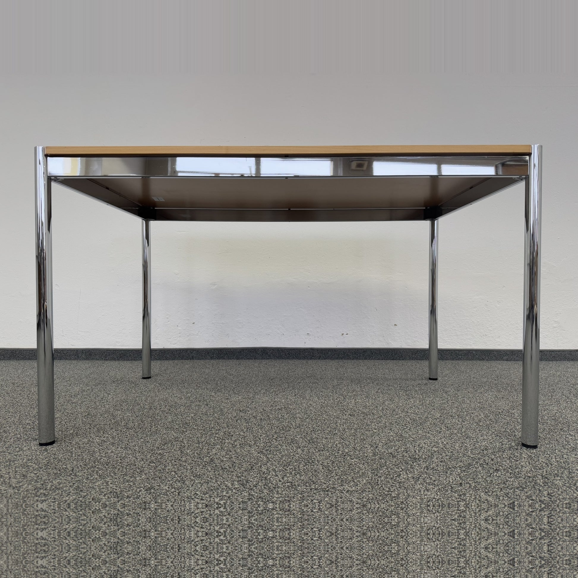 USM Haller Classic Schreibtisch Ansicht von unten