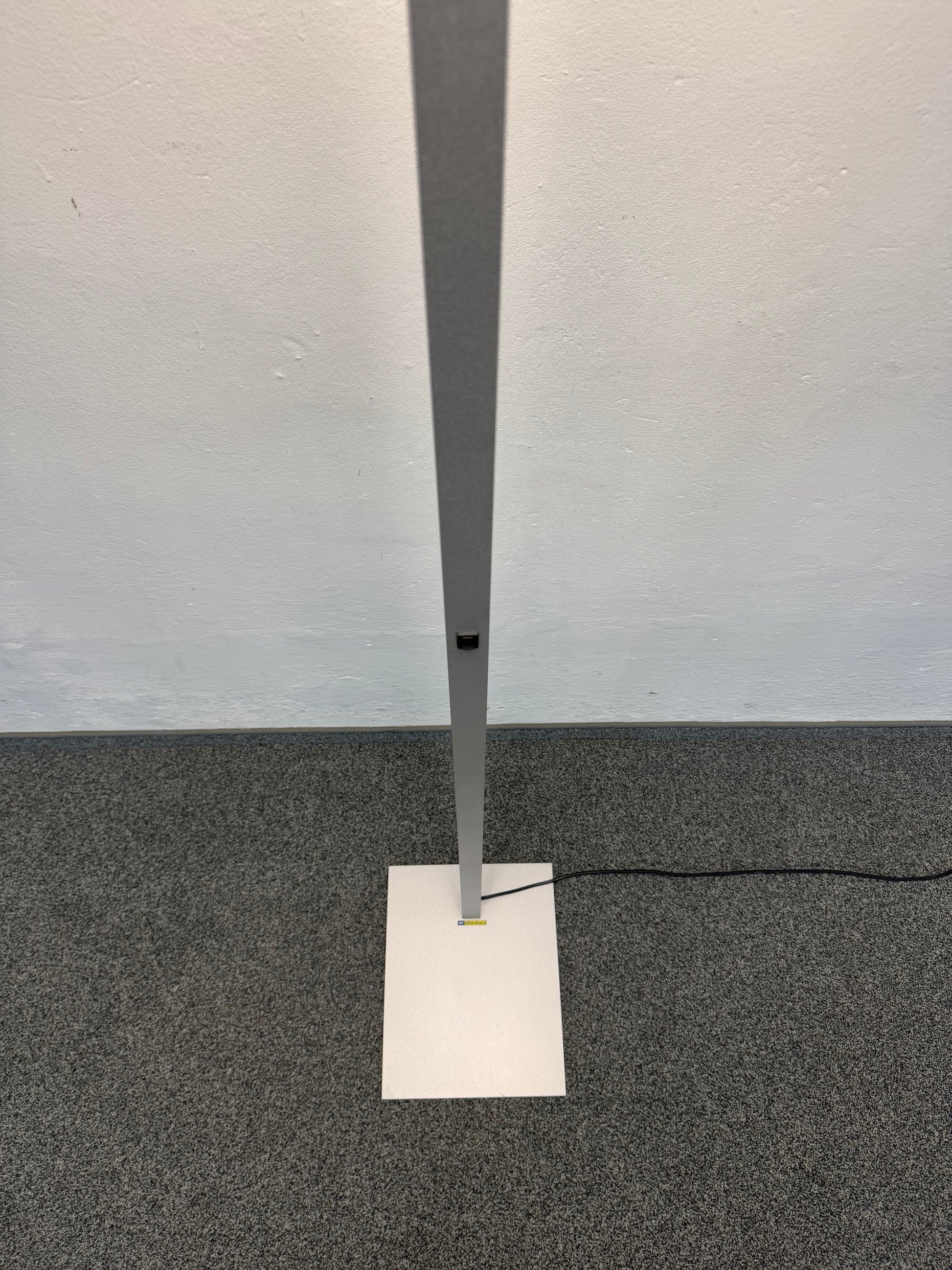 Albatros Beta Indirekt-/Direktleuchte Ansicht Sockel