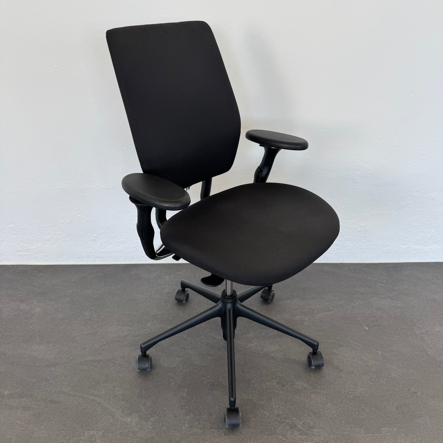 Vitra Oson Chair Bürodrehstuhl mit Armlehnen