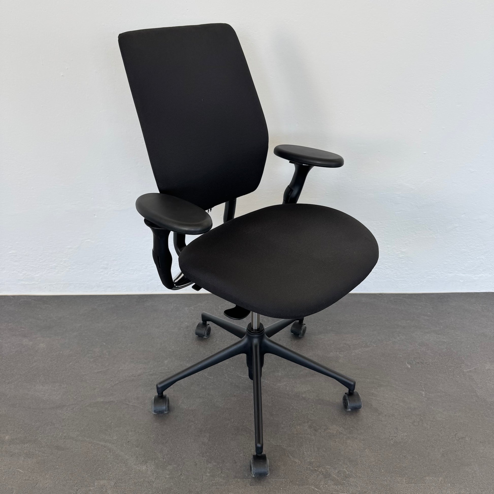 Vitra Oson Chair Bürodrehstuhl mit Armlehnen
