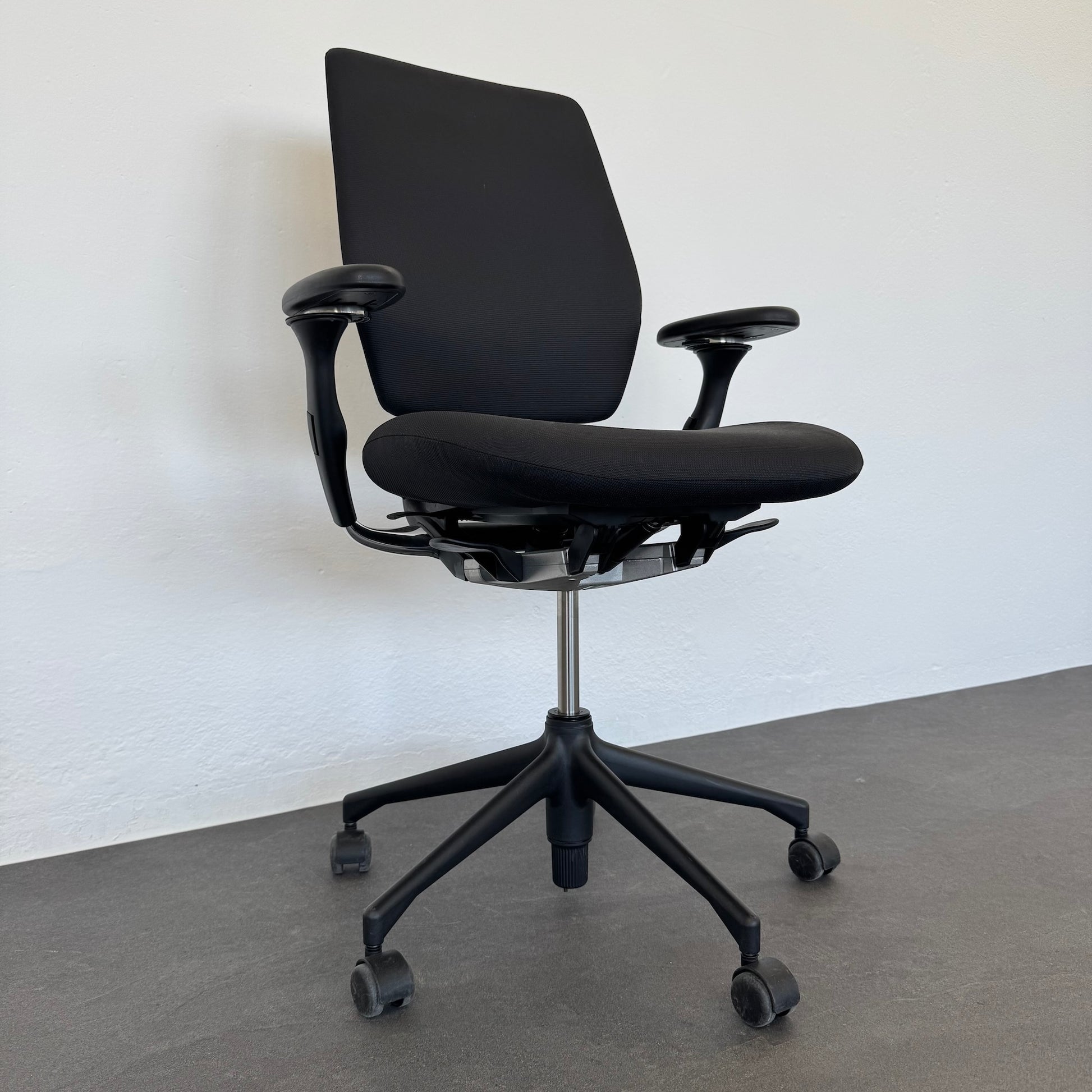 Vitra Oson Chair Bürodrehstuhl Detailfoto Fusskreuz