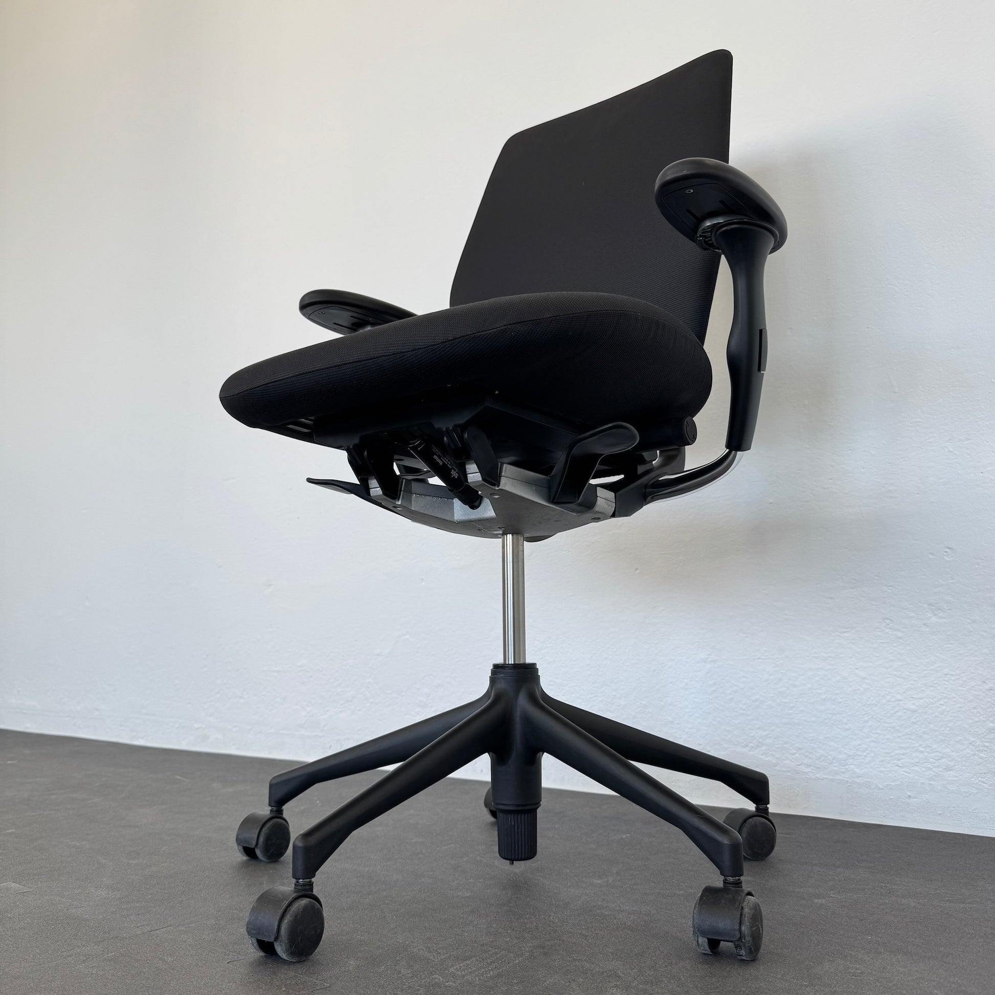 Vitra Oson Chair Bürodrehstuhl Ansicht Mechanik von unten