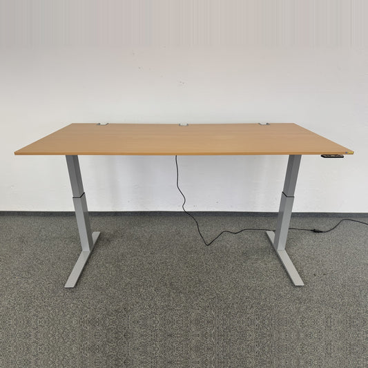 Kinnarps Serie P Sitz-Steh Schreibtisch Spanplatte Buchendekor