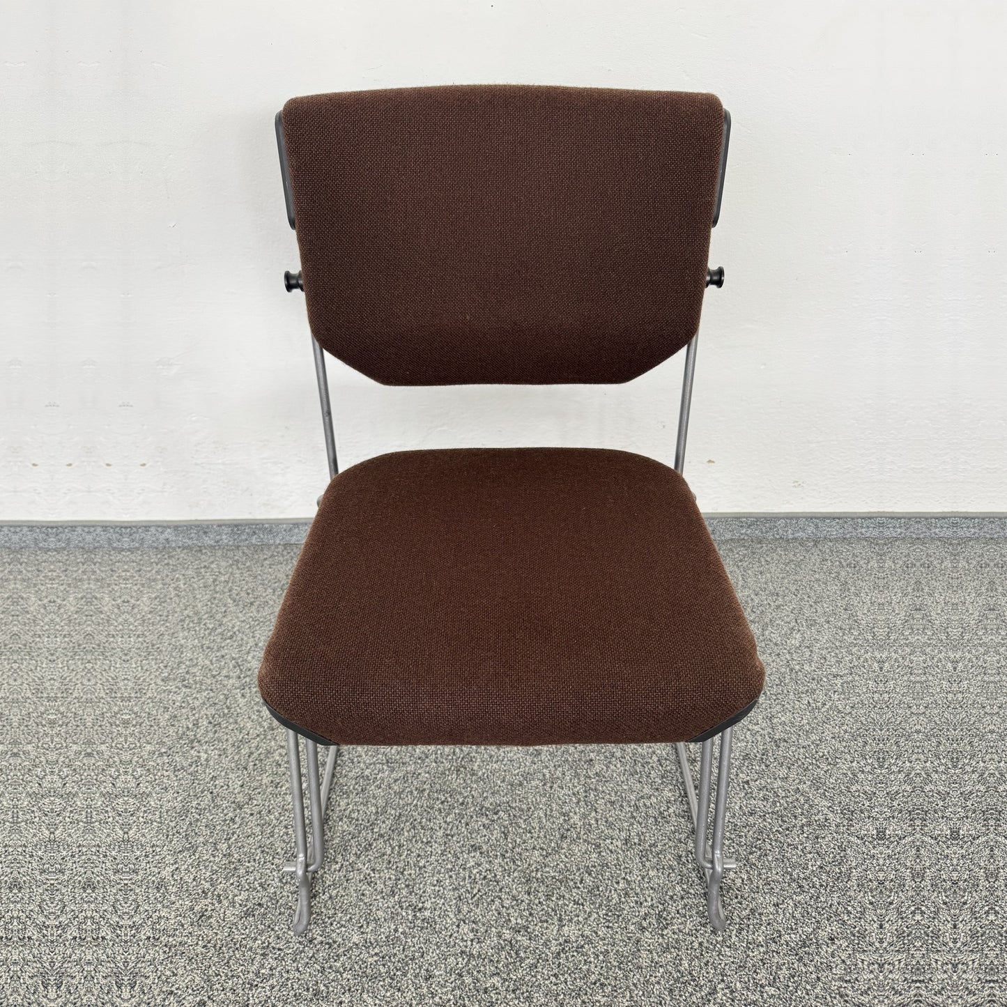 Giroflex G33 Sitzungsstuhl Stoffbezug braun