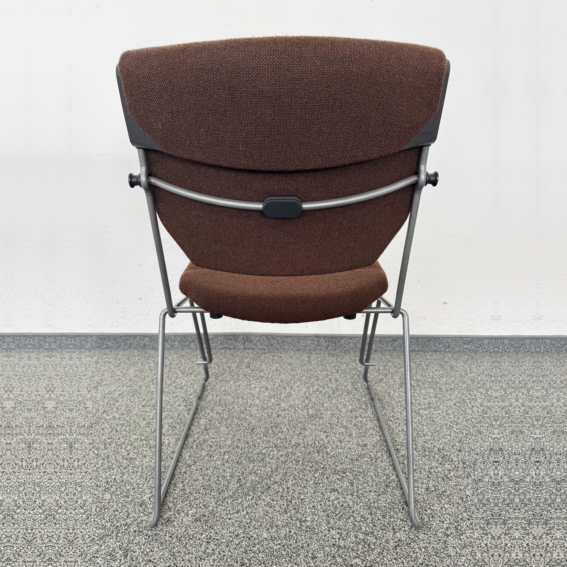 Giroflex G33 Sitzungsstuhl von hinten