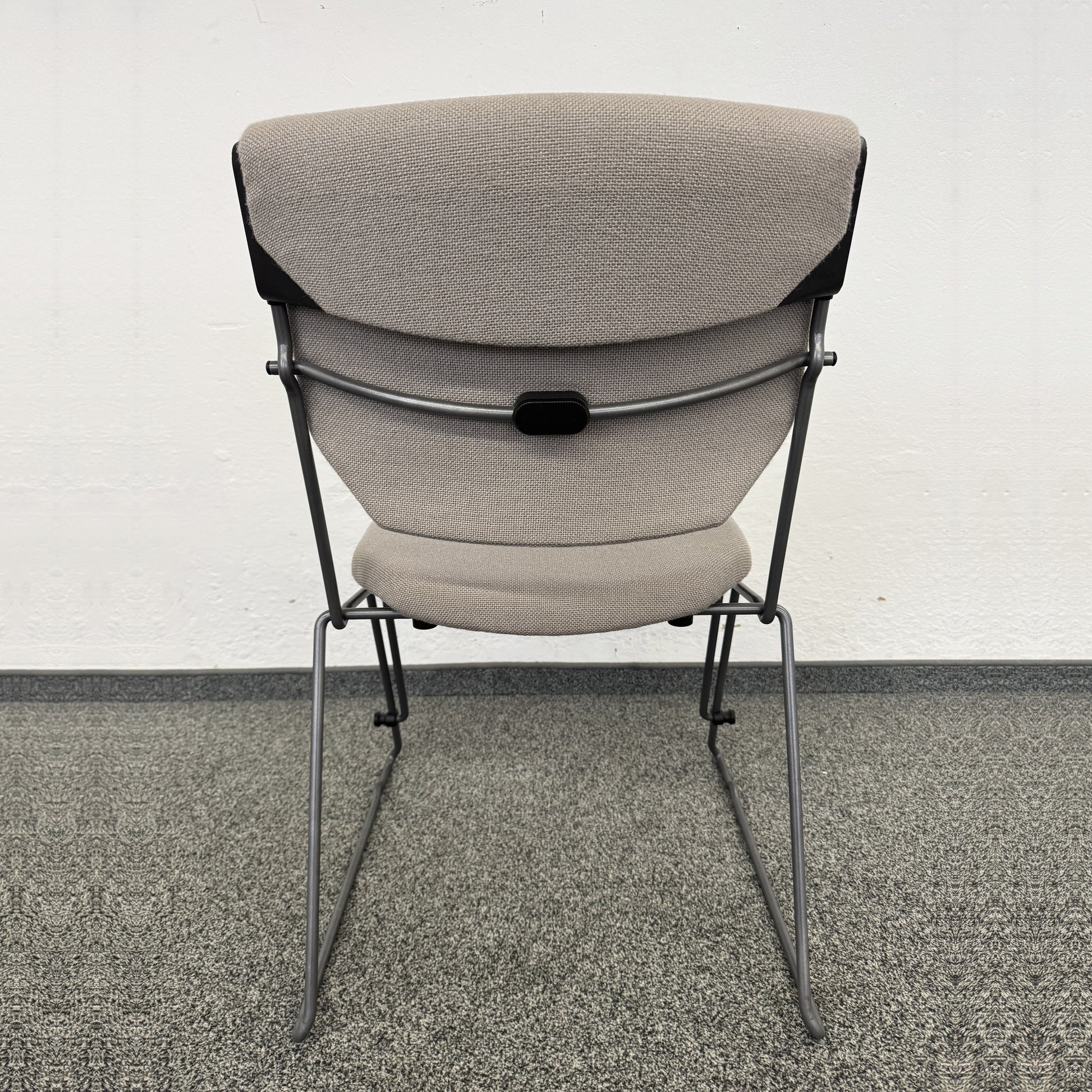 Giroflex G33 Sitzungsstuhl von hinten