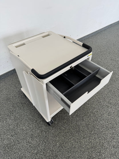 Vitra Storage Drucker-Caddy mit augezogener Schublade