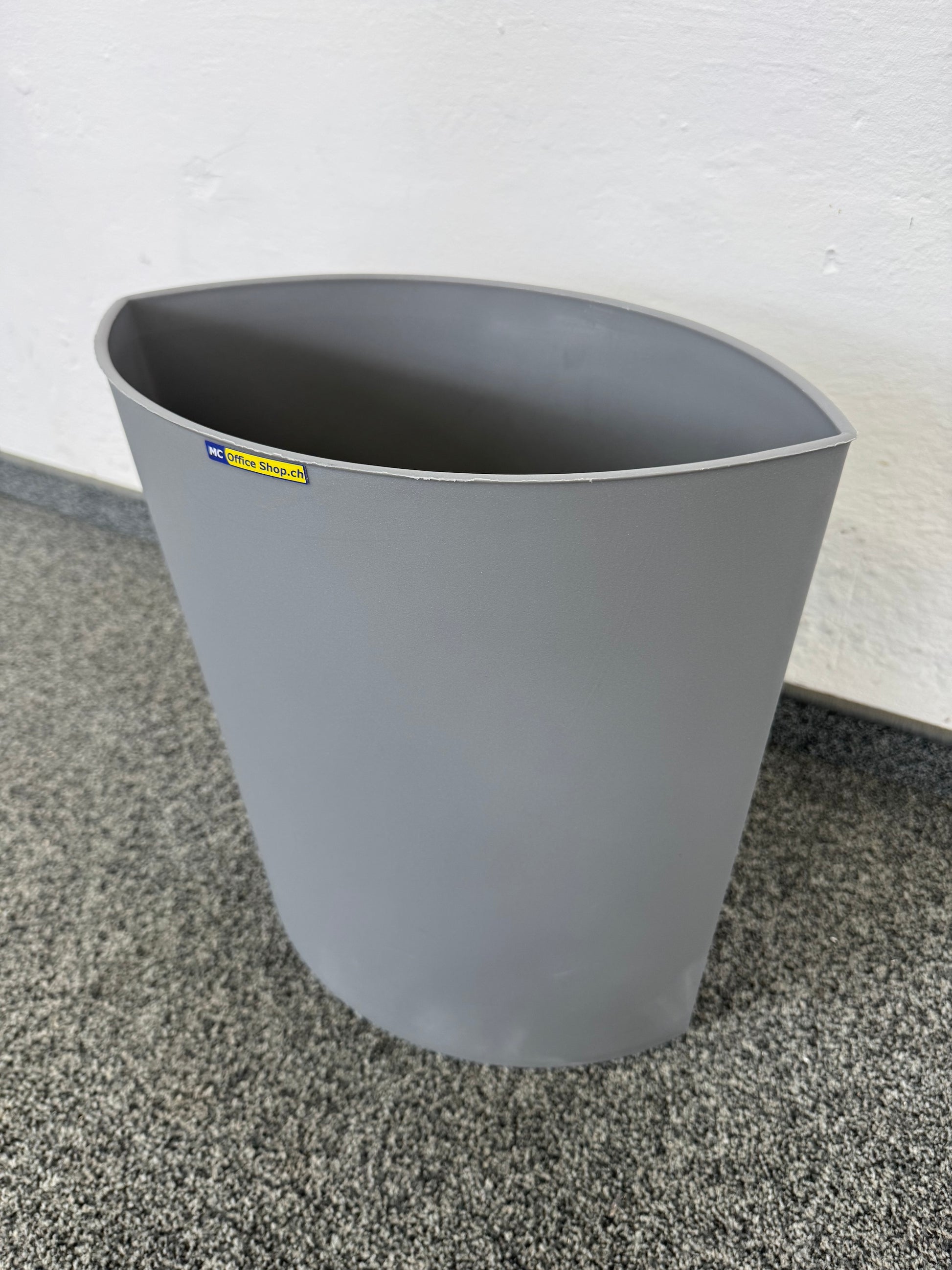 Authentics Lip Papierkorb seitliche Ansicht