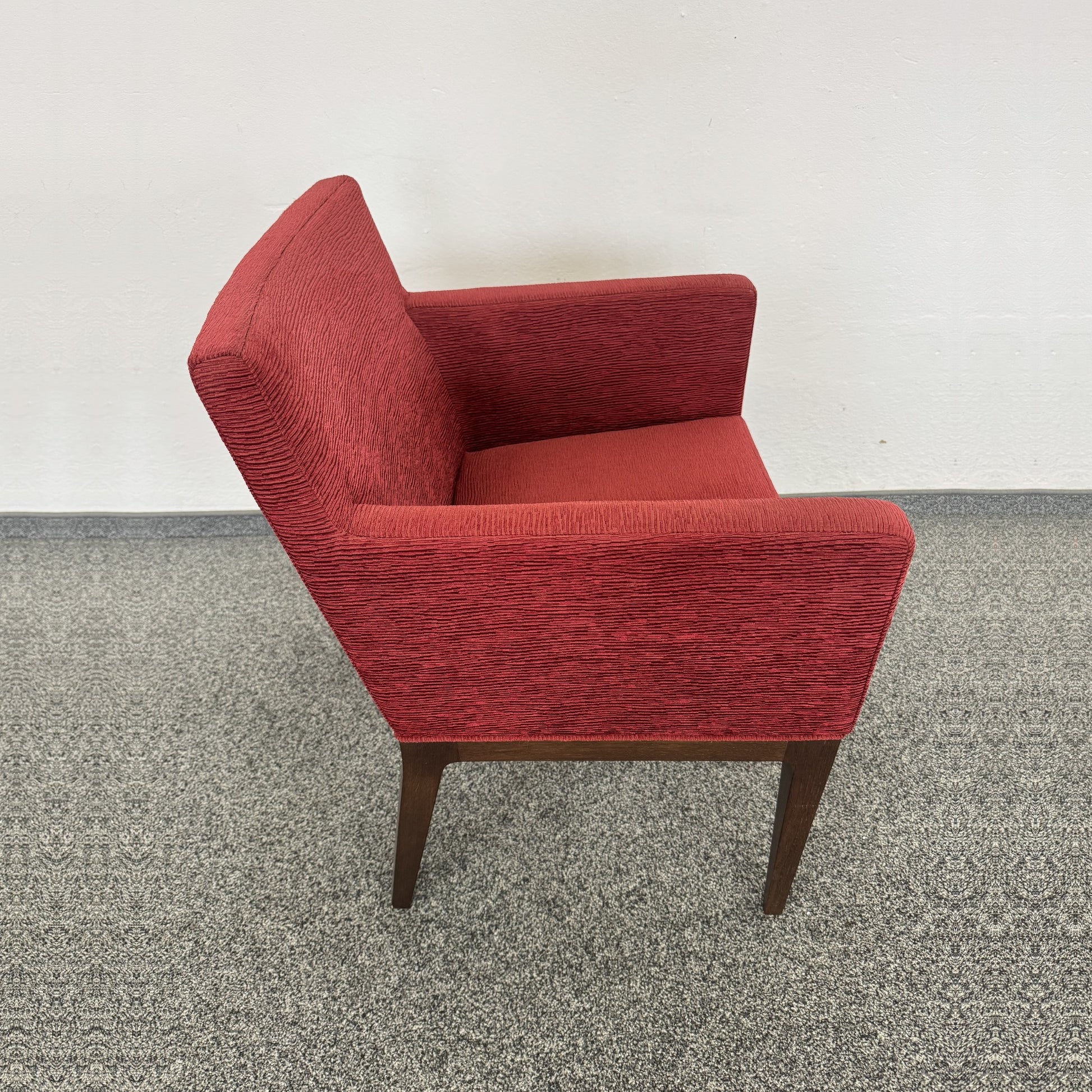 Accademia Eleganto Lounge-Sessel seitliche Ansicht