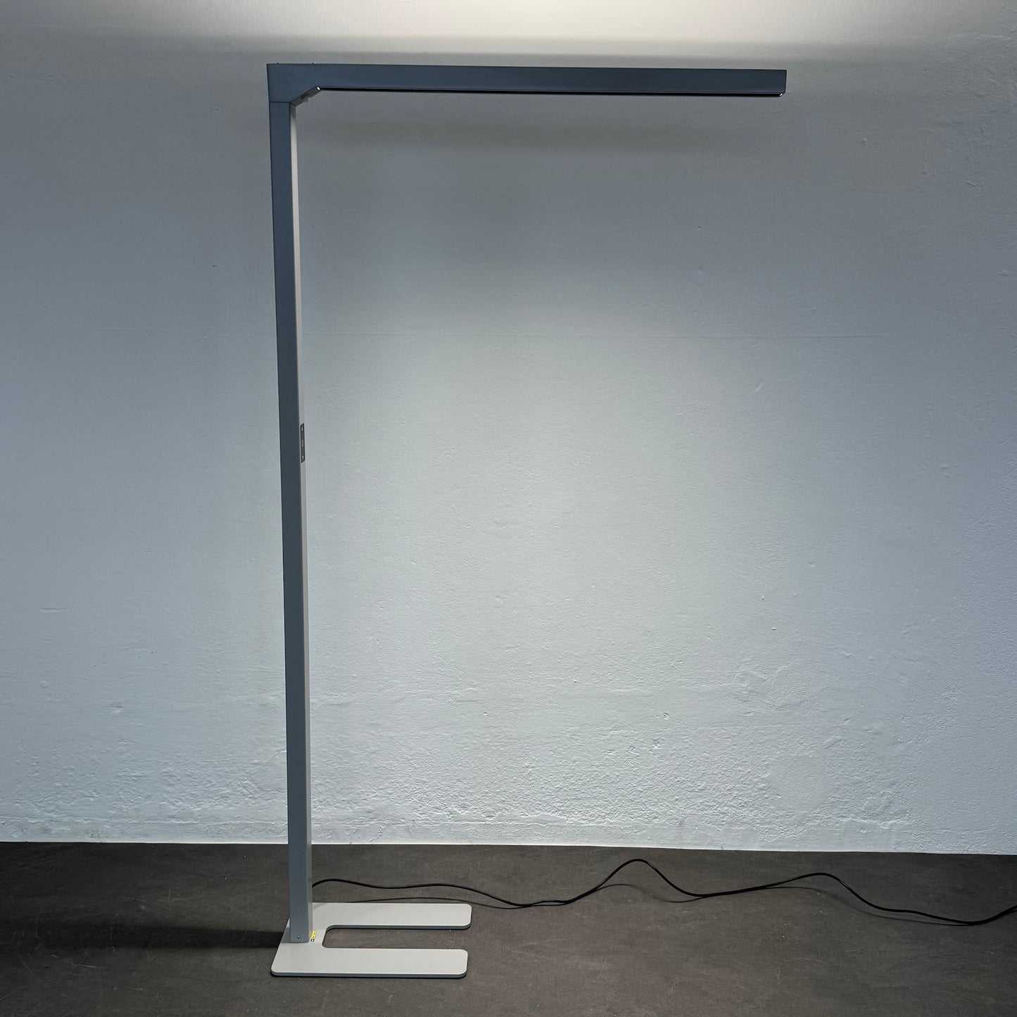 MyLight Slim LED Stehleuchte aus Metall in Silbergrau - 6037640