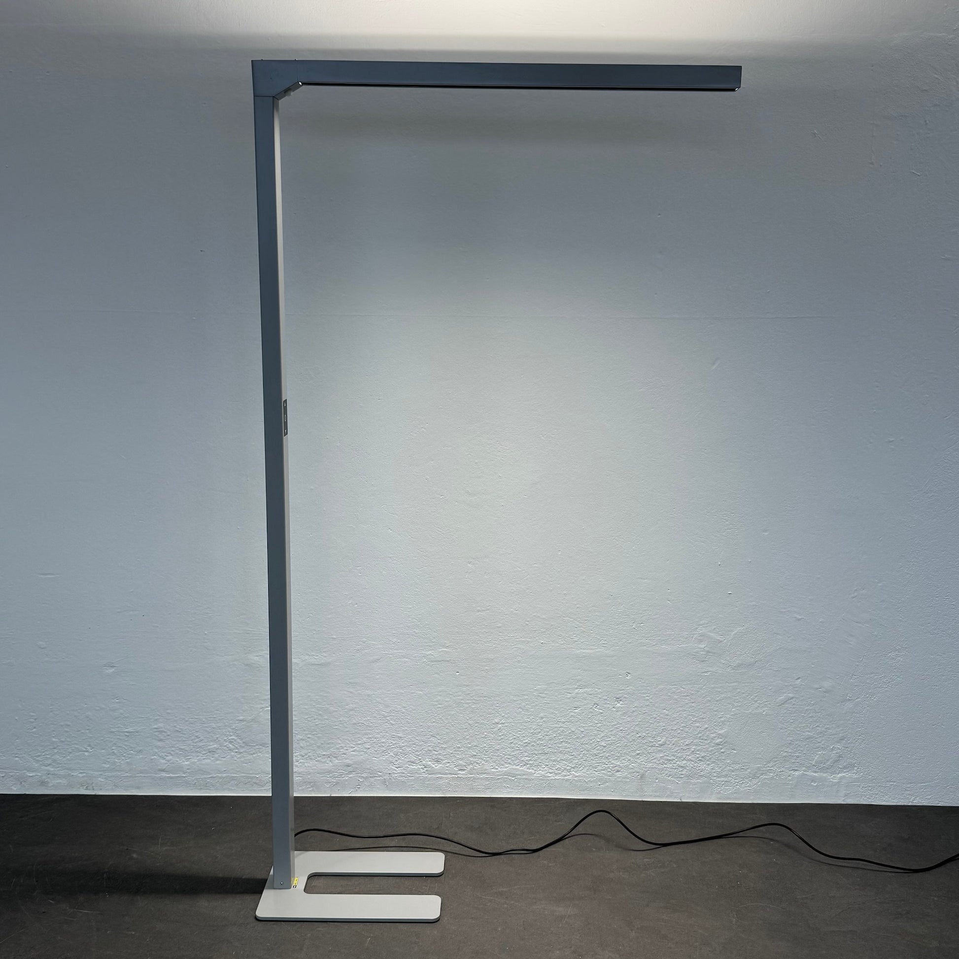 MyLight Slim LED Stehleuchte aus Metall in Silbergrau - 6037640