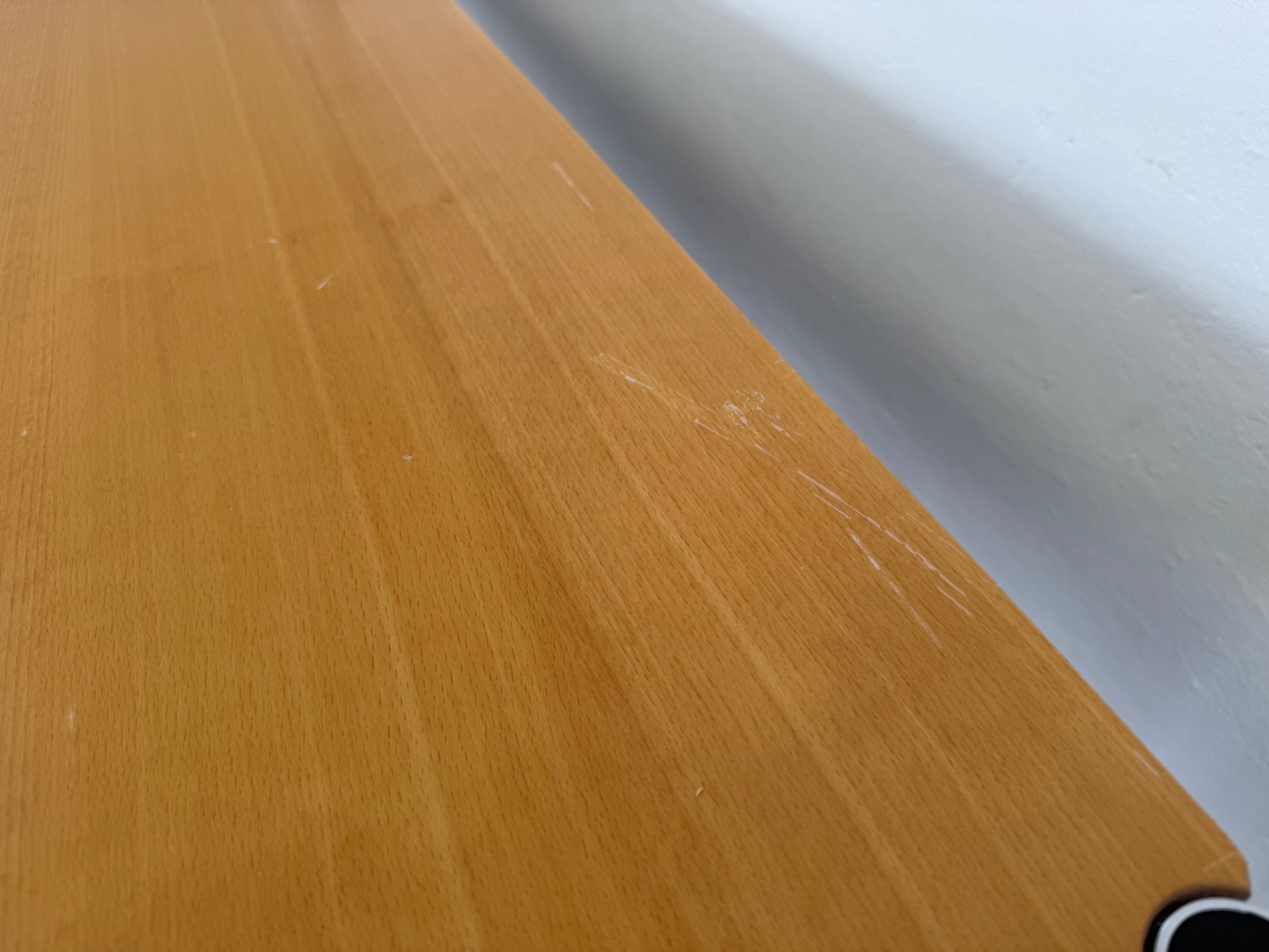 USM Haller Classic Schreibtisch Ansicht Schäden auf Tischplatte